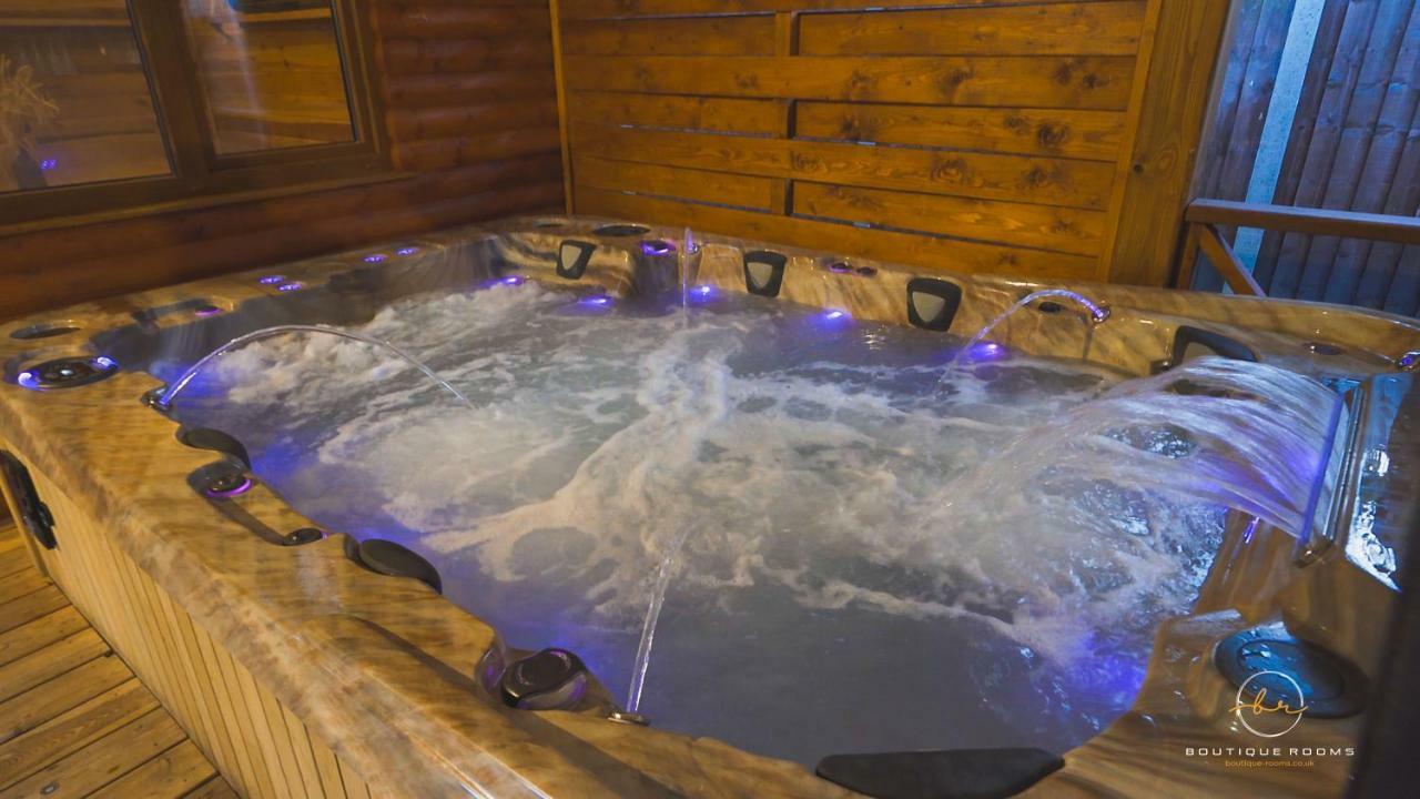 The Retreat Sauna & Hot Tub Boutique Rooms Great Paxton Bagian luar foto